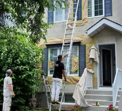Rénovation extérieure stucco et volets à Blainville